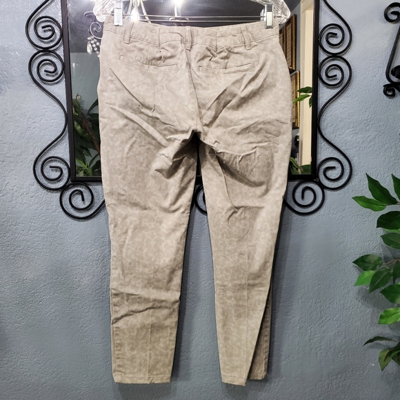 Khakis by Gap 97%Cotton 3% Spandex Pants Size Small - Picture 5 of 6
